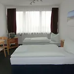 & Gaestehaus Luetten Klein Otel Rostock