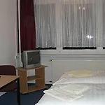 & Gaestehaus Luetten Klein 酒店 3*