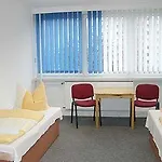 & Gaestehaus Luetten Klein Otel Rostock