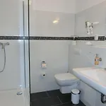 Otel & Gaestehaus Luetten Klein Rostock
