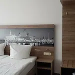 & Gaestehaus Luetten Klein 3*