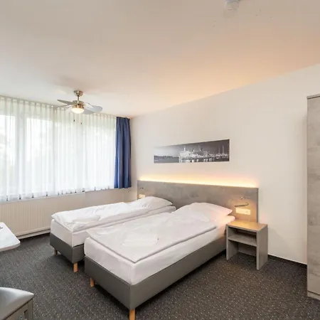 & Gaestehaus Luetten Klein 罗斯托克