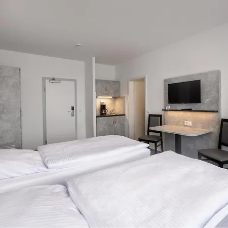 & Gaestehaus Luetten Klein