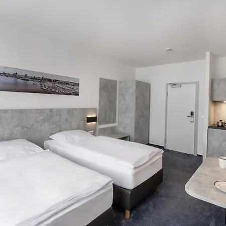 & Gaestehaus Luetten Klein 3* רוסטוק