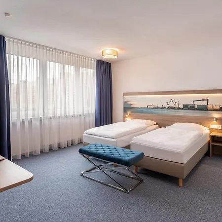 & Gaestehaus Luetten Klein מלון 3*