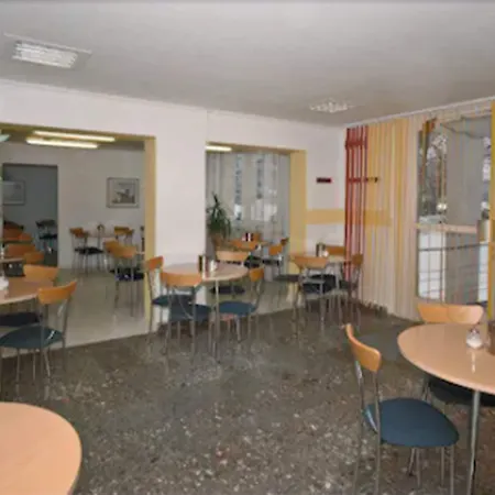 & Gaestehaus Luetten Klein 3* רוסטוק