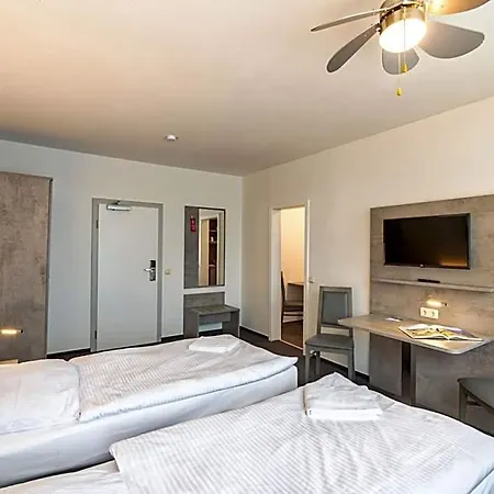 & Gaestehaus Luetten Klein 3*
