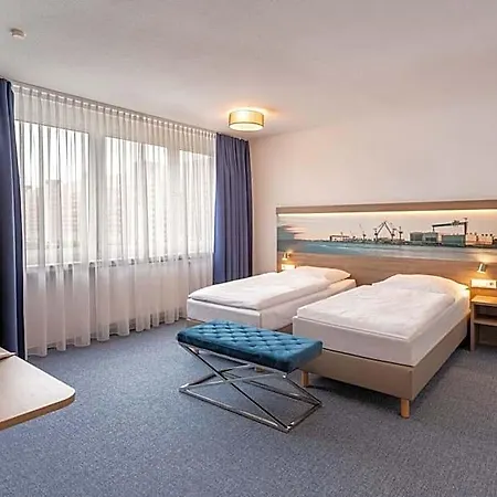 & Gaestehaus Luetten Klein Rostock