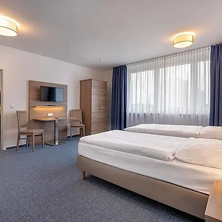 & Gaestehaus Luetten Klein Rostock