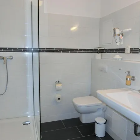 מלון & Gaestehaus Luetten Klein רוסטוק