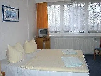 מלון & Gaestehaus Luetten Klein רוסטוק