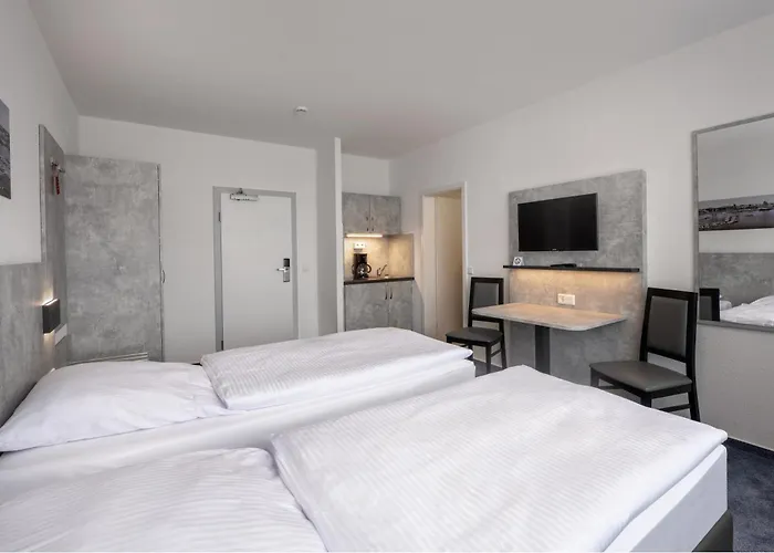 & Gaestehaus Luetten Klein